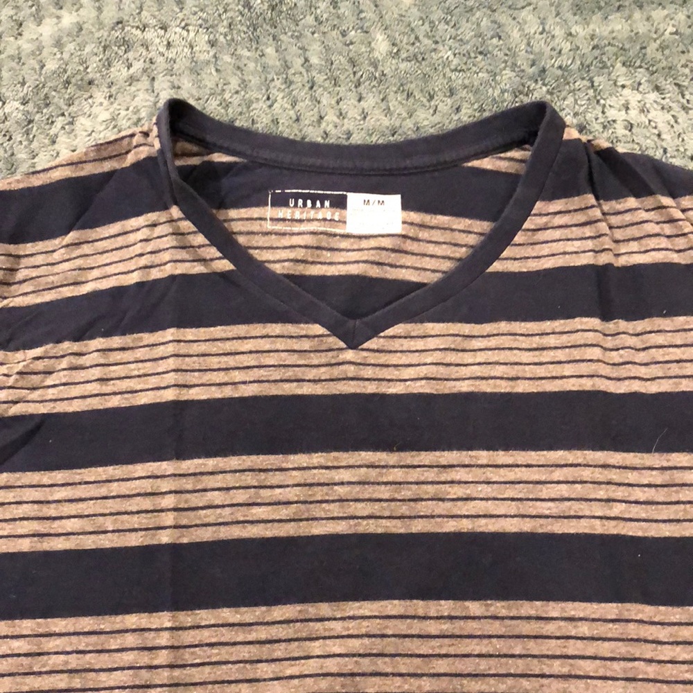Tee by Urban Heritage (Urban Outfitters) - Picture 2 of 2